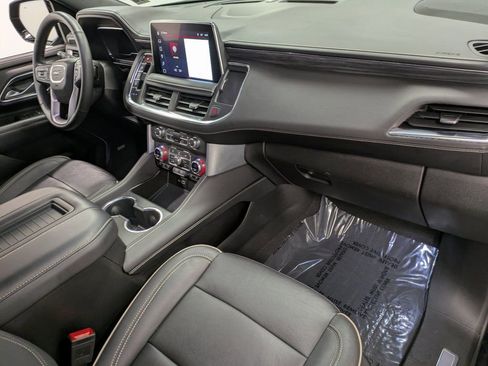 Used 2023 GMC Yukon SLT w/ SLT Luxury Package image 29