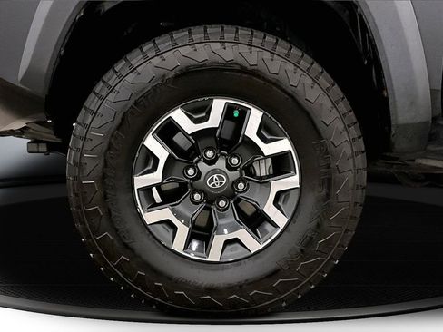 Used 2020 Toyota Tacoma TRD Off-Road AWD/4WD image 33