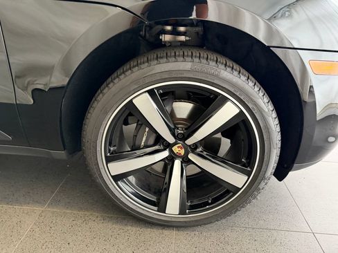 Certified 2026 Porsche Macan AWD/4WD image 13