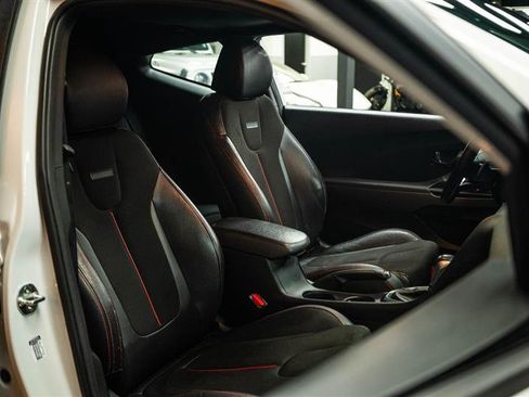 Used 2019 Hyundai Veloster 2.0 Premium image 12