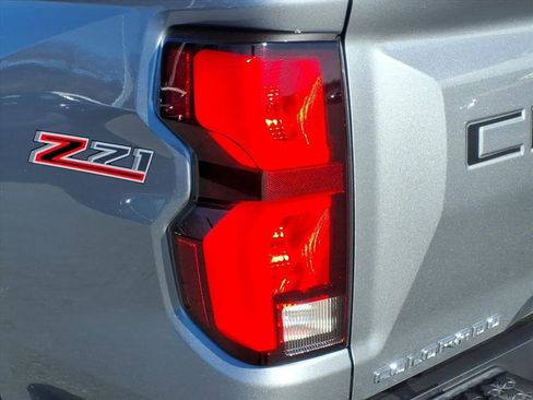 Used 2025 Chevrolet Colorado Z71 w/ Technology Package image 8