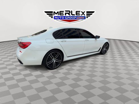 Used 2018 BMW 750i w/ Executive Package RWD image 8