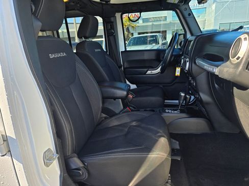 Used 2018 Jeep Wrangler Unlimited Sahara AWD/4WD image 38