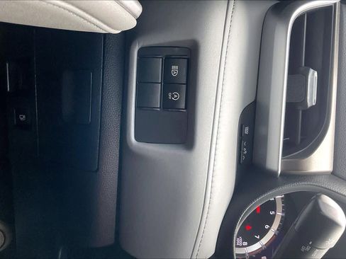 Used 2023 Toyota Highlander L image 33