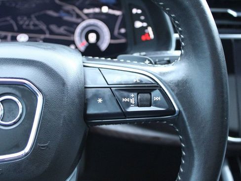 Used 2019 Audi Q8 Premium image 43