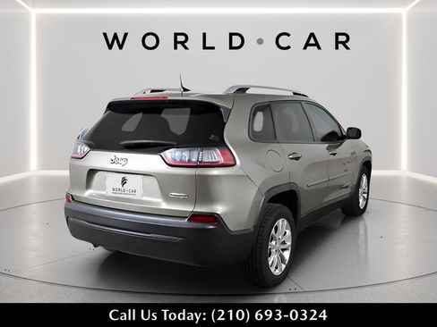 Used 2021 Jeep Cherokee Latitude FWD image 7