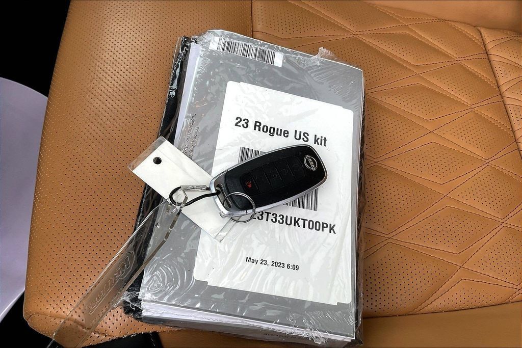 Used 2023 Nissan Rogue Platinum FWD image 35
