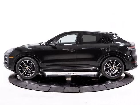 Certified 2026 Porsche Cayenne Coupe AWD/4WD image 2