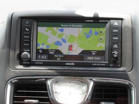 Used 2015 Chrysler Town & Country Touring FWD image 15