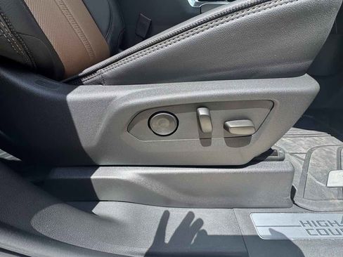 Used 2025 Chevrolet Silverado 2500 High Country w/ Technology Package AWD/4WD image 33