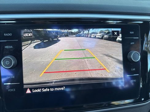 Used 2021 Volkswagen Atlas Cross Sport SEL image 32