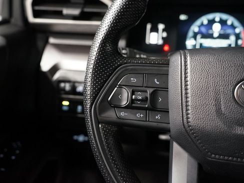 Certified 2025 Toyota Tacoma SR5 AWD/4WD image 15