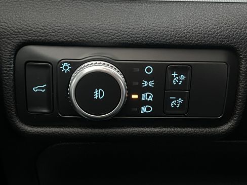 Used 2022 Ford Explorer XLT w/ Equipment Group 202A image 39