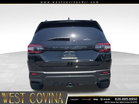 Used 2023 Honda Pilot Touring image 9