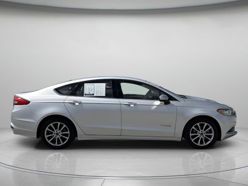 Used 2017 Ford Fusion S FWD image 2