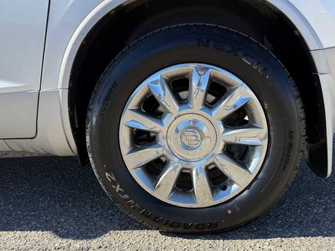 Used 2011 Buick Enclave CXL image 24