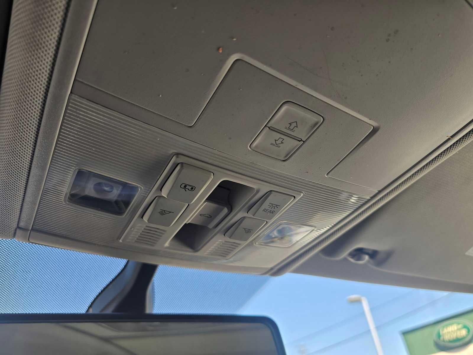 Used 2021 Volkswagen Tiguan SE w/ Panoramic Sunroof Package FWD image 34