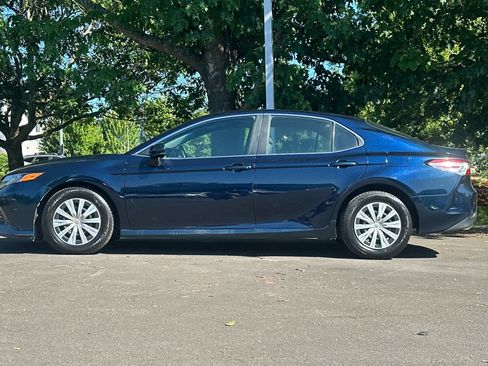 Used 2018 Toyota Camry FWD image 5