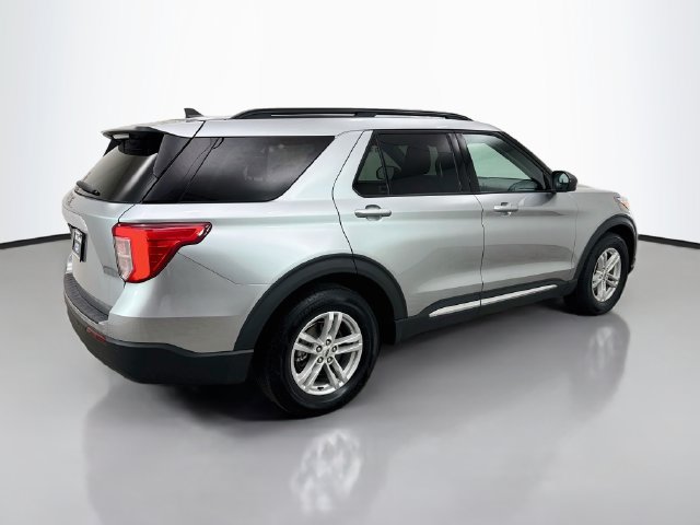Used 2024 Ford Explorer XLT RWD image 7