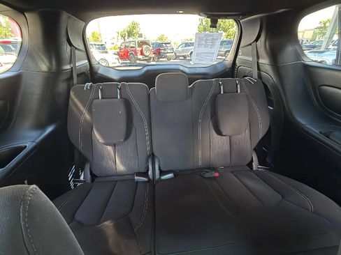 Used 2023 Chrysler Pacifica Touring FWD image 31