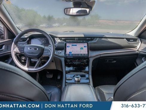 Used 2023 Jeep Grand Cherokee L Limited image 3