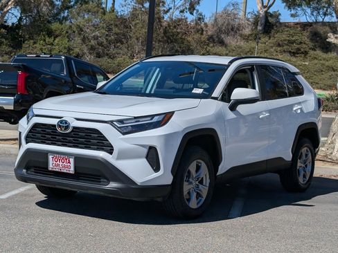 Used 2025 Toyota RAV4 XLE FWD image 11
