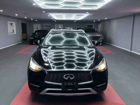 Used 2017 INFINITI QX30 Premium w/ Navigation Package image 8