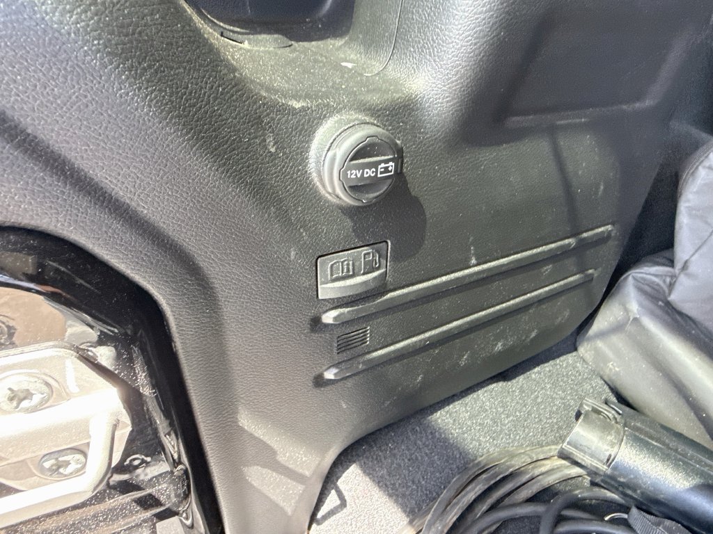 Used 2023 Jeep Wrangler Unlimited Sahara w/ Cold Weather Group AWD/4WD image 31
