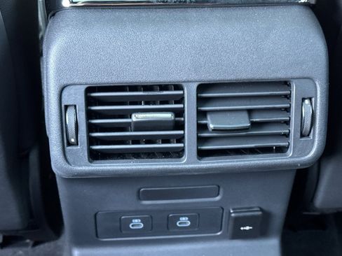 New 2026 Land Rover Range Rover Velar Dynamic SE image 13