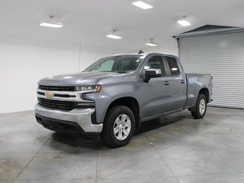 Used 2020 Chevrolet Silverado 1500 LT w/ Trailering Package image 4