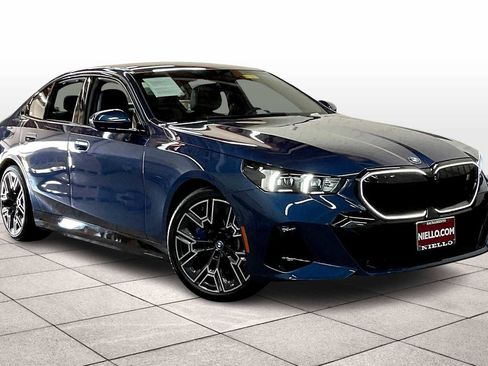 Used 2025 BMW i5 xDrive40 w/ Executive Package image 2