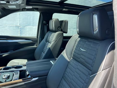 New 2026 Cadillac Escalade ESV Platinum Luxury AWD/4WD image 11