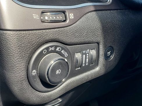 Used 2020 Jeep Cherokee Latitude Lux w/ Comfort/Convenience Group AWD/4WD image 10