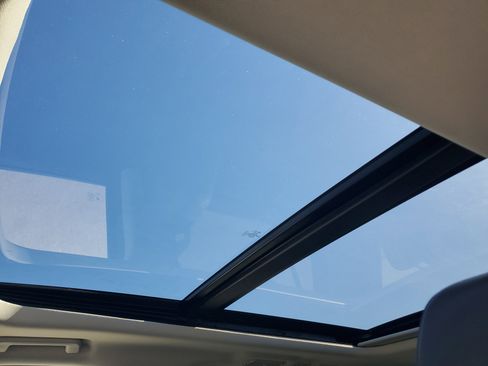 Used 2025 Ford Expedition Active image 32