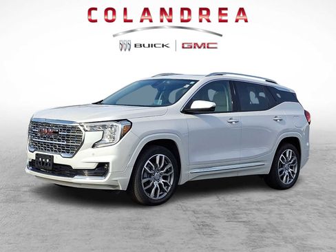 Used 2023 GMC Terrain Denali w/ Denali Premium Package image 3