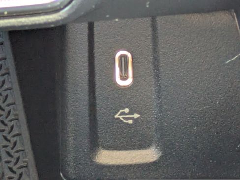 Used 2024 Mercedes-Benz GLC 43 AMG 4MATIC image 26