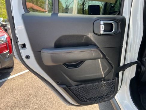 Used 2023 Jeep Wrangler Unlimited Rubicon 392 w/ Xtreme Recon 35" Tire Package AWD/4WD image 24