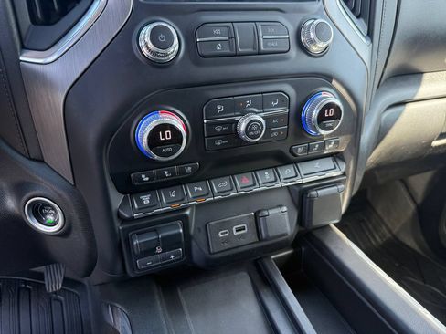 Used 2022 GMC Sierra 3500 Denali AWD/4WD image 21
