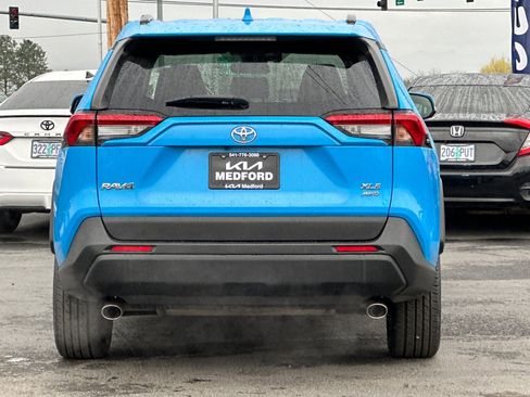 Used 2019 Toyota RAV4 XLE Premium AWD/4WD image 5