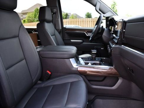 Used 2024 Chevrolet Silverado 1500 LT Trail Boss w/ Convenience Package II AWD/4WD image 36