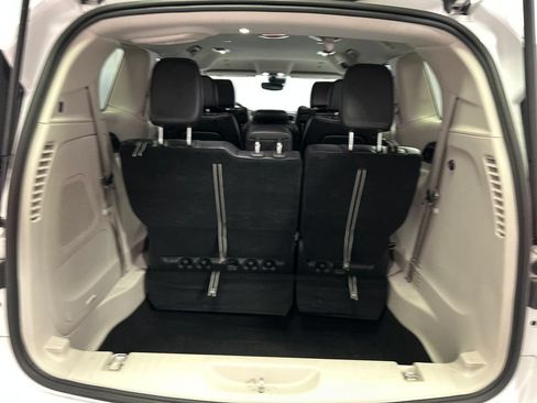 Used 2024 Chrysler Pacifica Touring-L w/ Uconnect Theater Family Group FWD image 25