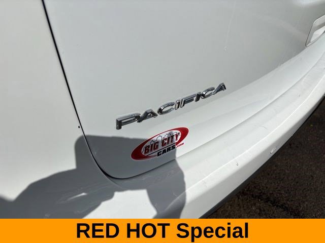 Used 2023 Chrysler Pacifica Touring FWD image 42