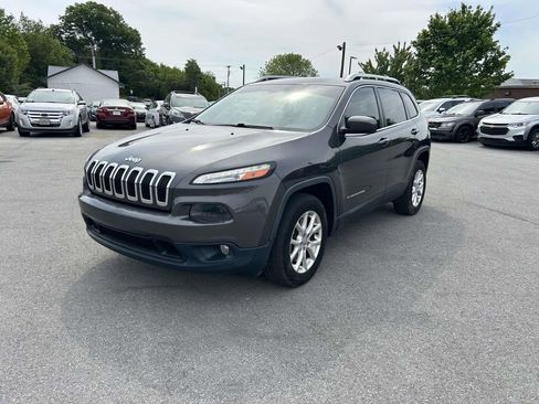 Used 2016 Jeep Cherokee Latitude AWD/4WD image 7