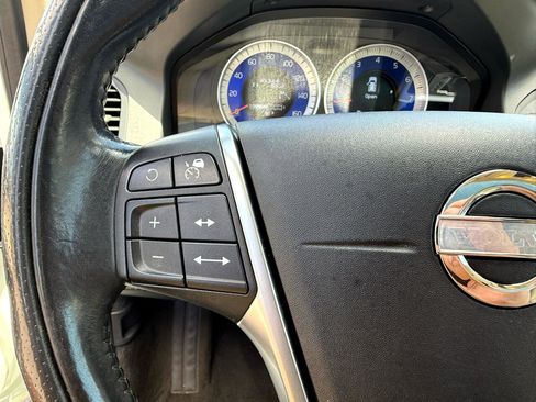 Used 2011 Volvo XC60 T6 R-Design w/ Convenience Pkg image 26