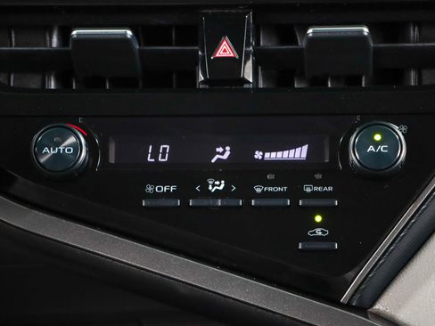 Used 2021 Toyota Camry SE image 20