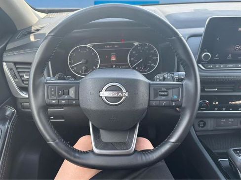 Used 2025 Nissan Rogue SV AWD/4WD image 20