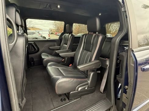 Used 2017 Dodge Grand Caravan GT image 27