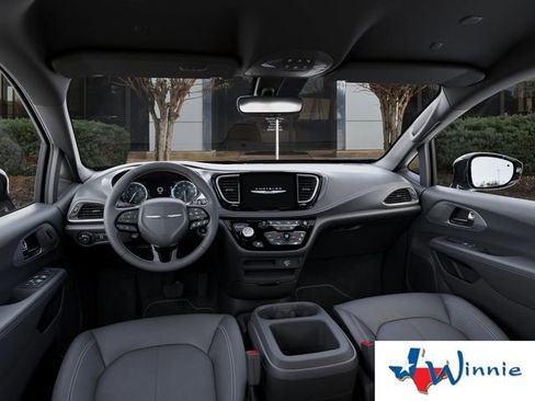 New 2026 Chrysler Pacifica Select image 17