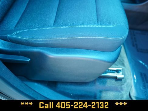 Used 2025 Chevrolet Traverse LT FWD image 20