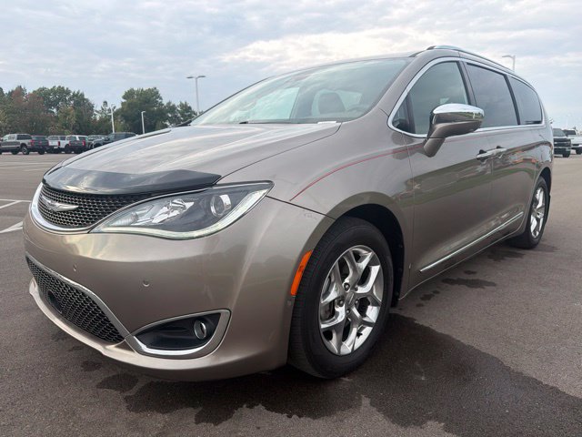 Used 2017 Chrysler Pacifica Limited FWD image 2